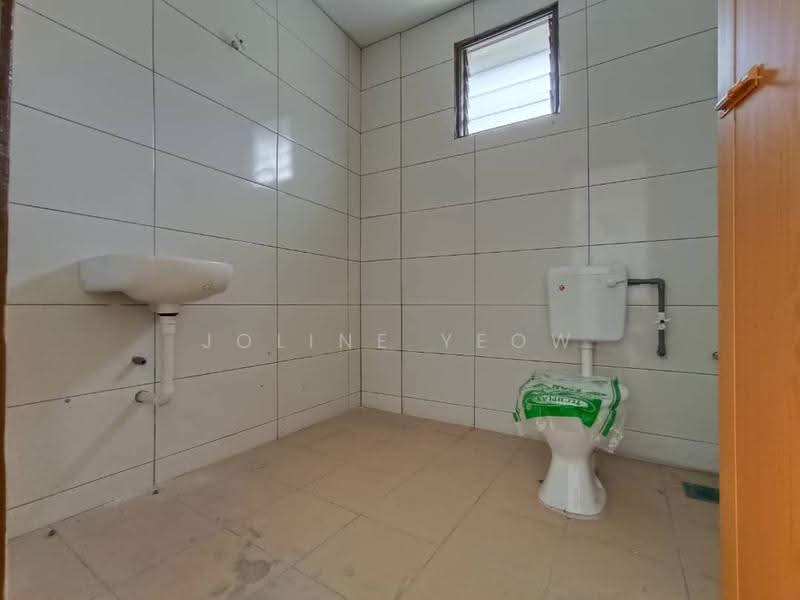 Factory for Rent in Pusing (Perak) - Joline YEOW - Bathroom - PropertyGuru.com.my