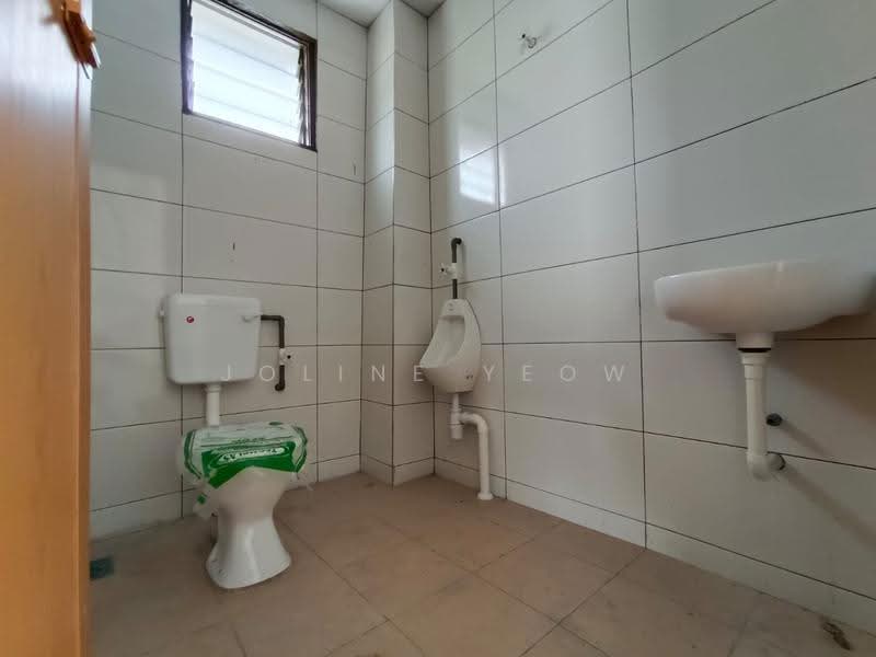 Factory for Rent in Pusing (Perak) - Joline YEOW - Bathroom - PropertyGuru.com.my