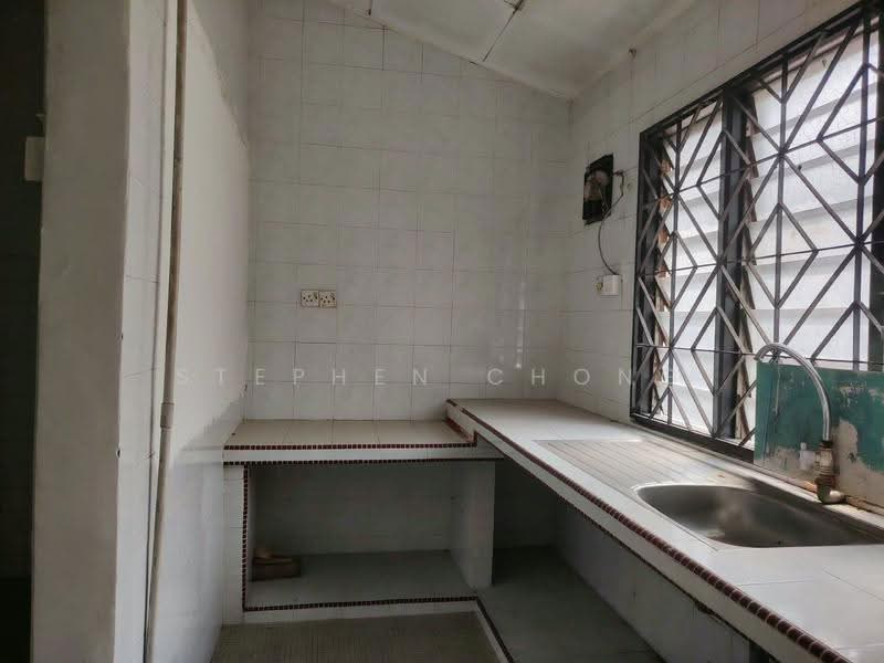 1-storey Terraced House for Sale in Taman Johor Jaya (Johor Bahru) - Stephen Chong - Kitchen - PropertyGuru.com.my