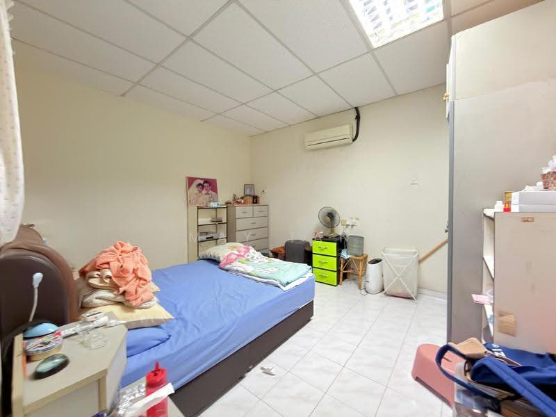 Kedai untuk Dijual di Taman Sri Kluang (Kluang) - May Tan - Bedroom - PropertyGuru.com.my