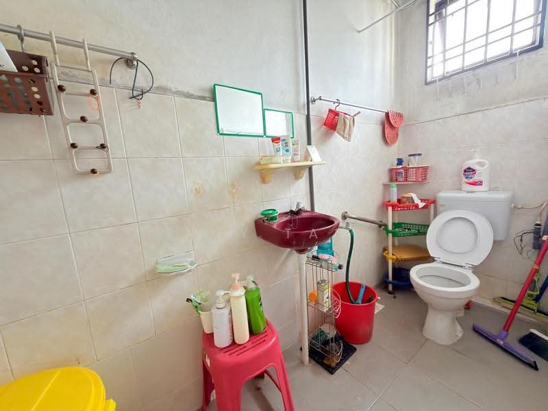 Kedai untuk Dijual di Taman Sri Kluang (Kluang) - May Tan - Bathroom - PropertyGuru.com.my