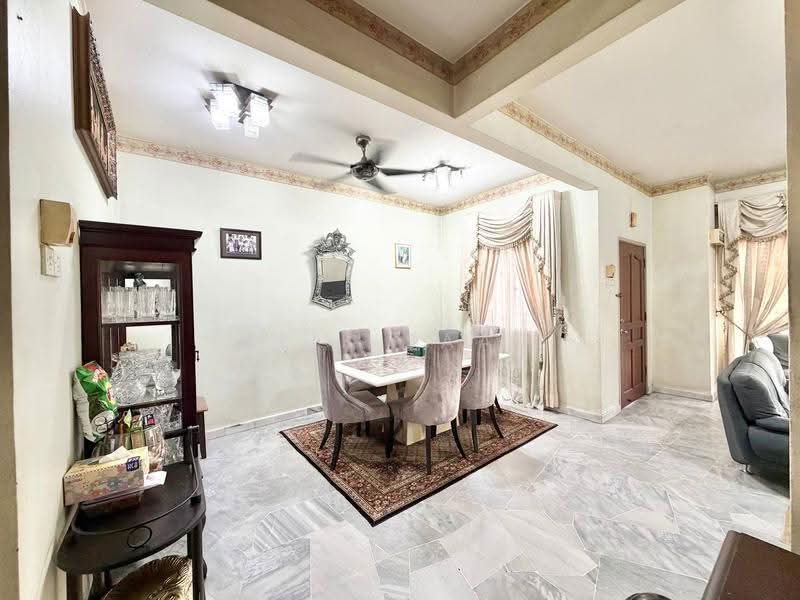2-storey Terraced House for Sale in Usj 17 (Subang Jaya) - Alif Saad - Dining Room - PropertyGuru.com.my