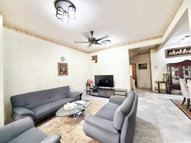 2-storey Terraced House for Sale in Usj 17 (Subang Jaya) - Alif Saad - Living Room - PropertyGuru.com.my