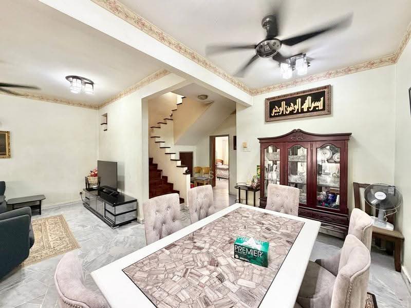 2-storey Terraced House for Sale in Usj 17 (Subang Jaya) - Alif Saad - Living Room - PropertyGuru.com.my