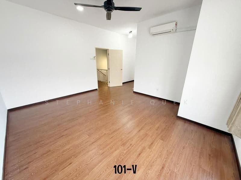Rumah Teres untuk Dijual di Kemuning Utama (Shah Alam) - Stephanie Quek - Living Room - PropertyGuru.com.my