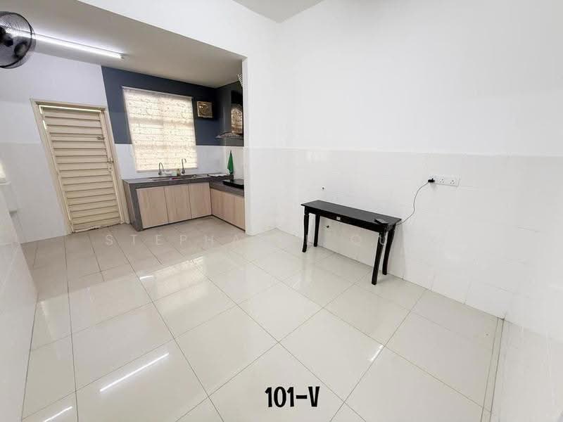 Rumah Teres untuk Dijual di Kemuning Utama (Shah Alam) - Stephanie Quek - Kitchen - PropertyGuru.com.my