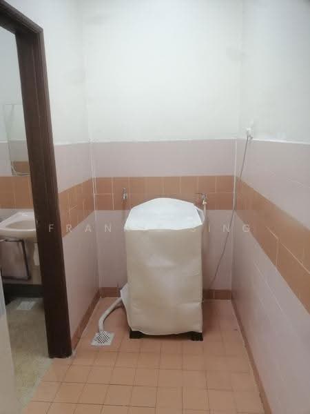 Kondominium untuk Dijual di Bukit OUG Condominiums - Frankie Sing - Bathroom - PropertyGuru.com.my