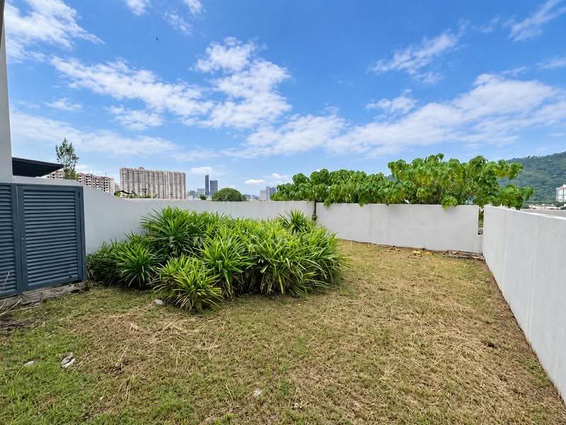 3-storey Terraced House for Sale in Batu Uban (Gelugor) - Enoch Tiu - Garden - PropertyGuru.com.my