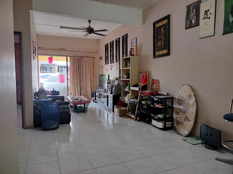 Rumah Teres 1-Tingkat untuk Dijual di Taman Garuda (Durian Tunggal) - Ys Ng - Living Room - PropertyGuru.com.my