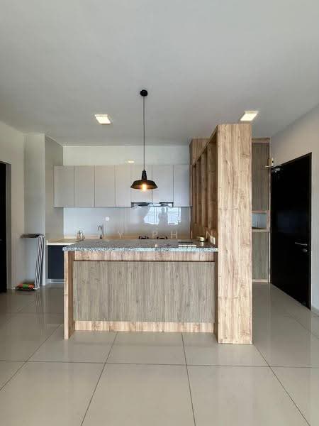 Condominium for Rent at Kings Bay @ Country Garden Danga Bay - May Phing - Kitchen - PropertyGuru.com.my