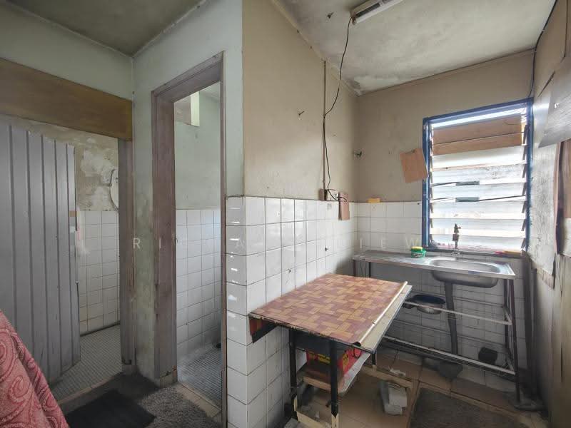 2-storey Terraced House for Sale in Taman Paramount (Petaling Jaya) - Richard Liew - Kitchen - PropertyGuru.com.my