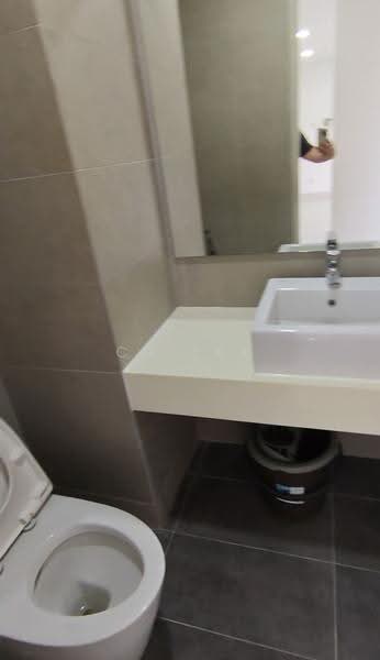 Kondominium untuk Dijual di Vivo Residential Suites - CJ Lee - Bathroom - PropertyGuru.com.my