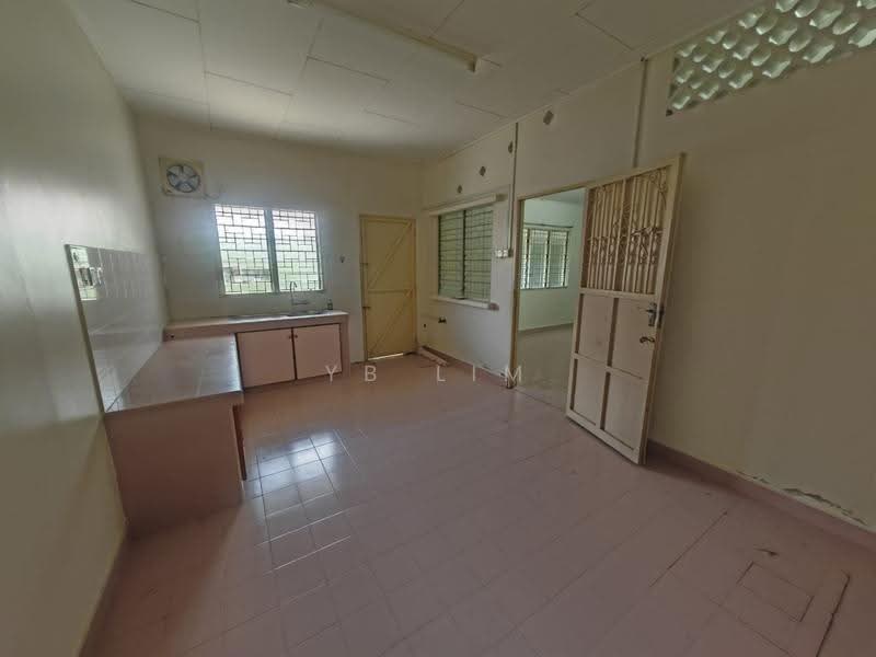1-storey Terraced House for Sale in Kampung Lapan (Melaka City) - YB Lim - PropertyGuru.com.my
