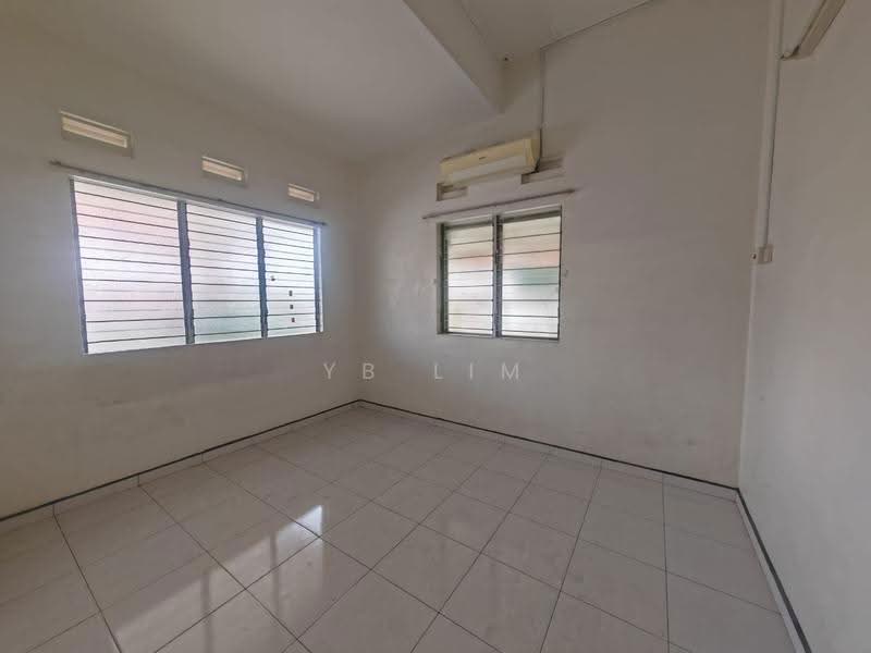 1-storey Terraced House for Sale in Kampung Lapan (Melaka City) - YB Lim - PropertyGuru.com.my