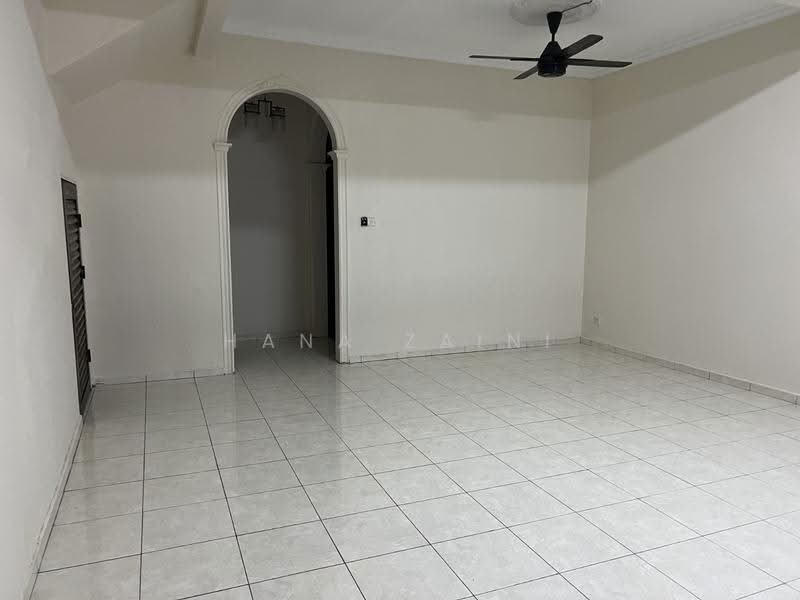 Rumah Teres 2-Tingkat untuk Dijual di Taman Desa Melati (Nilai) - Hana Zaini - Living Room - PropertyGuru.com.my