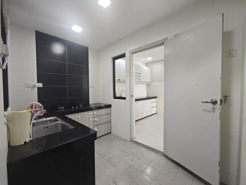 Condominium for Sale at Atmosfera Kondominium - JK Lau - Kitchen - PropertyGuru.com.my
