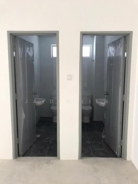 Semi-D Factory for Sale in Kawasan Perindustrian SILC (Iskandar Puteri (Nusajaya)) - Jayden Liew - Bathroom - PropertyGuru.com.my
