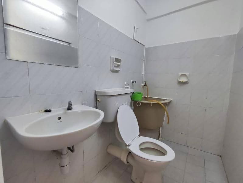 Flat for Rent at Taman Pekaka - CH Yeoh - Bathroom - PropertyGuru.com.my