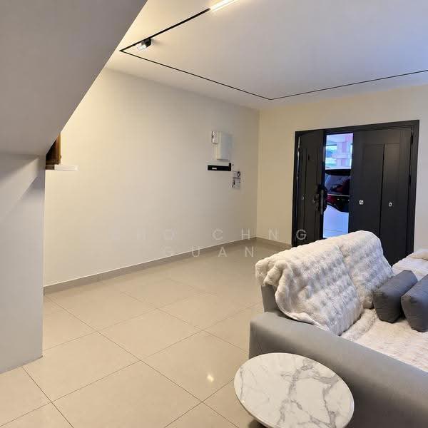 Rumah Teres 2-Tingkat untuk Dijual di Puchong (Selangor) - Kho Chng Guan - Living Room - PropertyGuru.com.my
