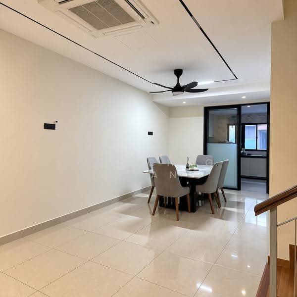 Rumah Teres 2-Tingkat untuk Dijual di Puchong (Selangor) - Kho Chng Guan - Dining Room - PropertyGuru.com.my