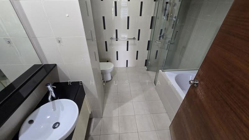 Kediaman Servis untuk Disewa di Marc Residence - Rehvus Tan - Bathroom - PropertyGuru.com.my