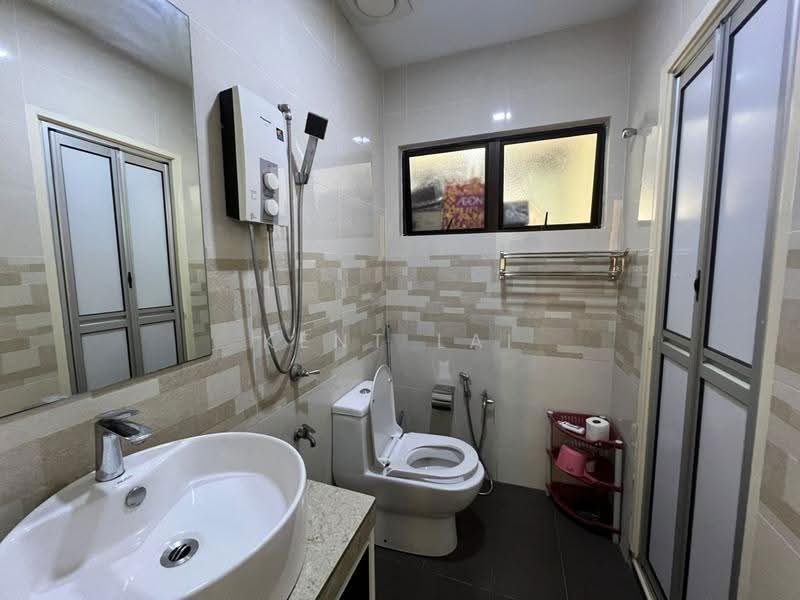 2-storey Terraced House for Sale in Bandar Kinrara Seksyen 6 (Bandar Kinrara) - Kent Lai - Bathroom - PropertyGuru.com.my
