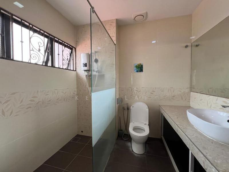 2-storey Terraced House for Sale in Bandar Kinrara Seksyen 6 (Bandar Kinrara) - Kent Lai - Bathroom - PropertyGuru.com.my
