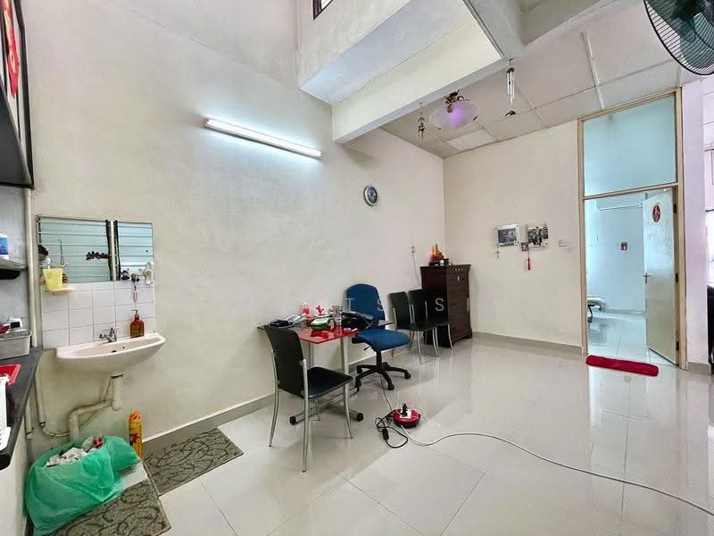 1-storey Terraced House for Sale in Bandar Sunway Tunas (Bayan Lepas) - Welwits Sim - Living Room - PropertyGuru.com.my