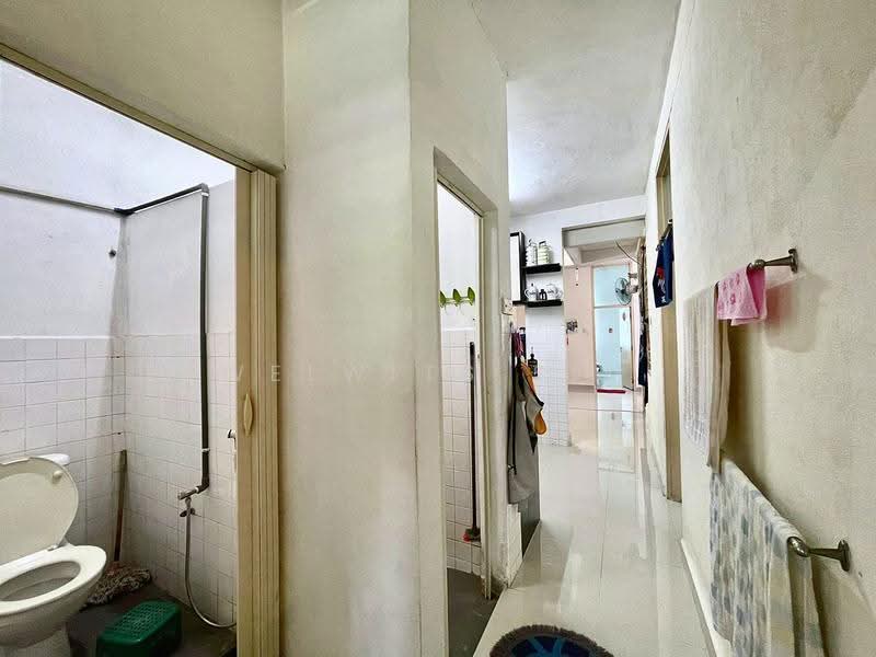 1-storey Terraced House for Sale in Bandar Sunway Tunas (Bayan Lepas) - Welwits Sim - Bathroom - PropertyGuru.com.my