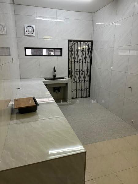 Rumah Teres 2-Tingkat untuk Disewa di Bandar Baru Permas Jaya (Permas Jaya) - Jessica Ma - Kitchen - PropertyGuru.com.my