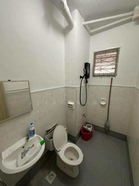 Rumah Teres 2-Tingkat untuk Disewa di Bandar Baru Permas Jaya (Permas Jaya) - Jessica Ma - Bathroom - PropertyGuru.com.my