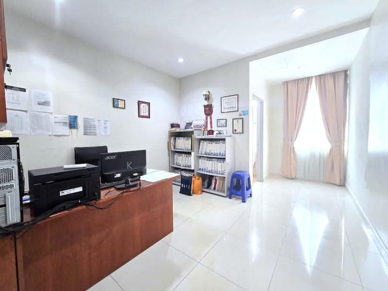 Rumah Teres 2-Tingkat untuk Dijual di Taman Ponderosa (Johor Bahru) - Karl Lim - Study - PropertyGuru.com.my