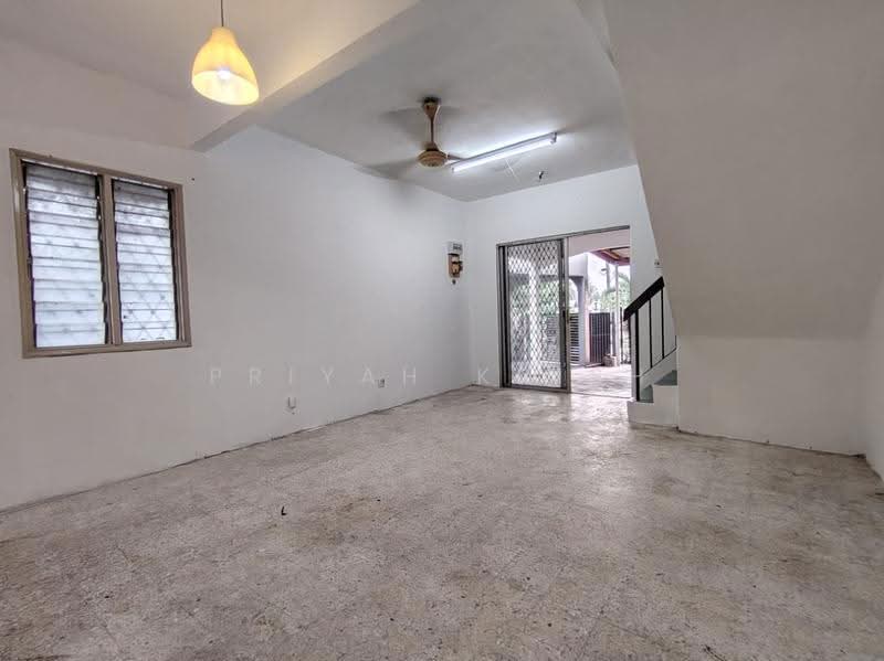 Rumah Teres 2-Tingkat untuk Dijual di Taman Sri Gombak (Gombak) - PRIYAH KRISH - Living Room - PropertyGuru.com.my