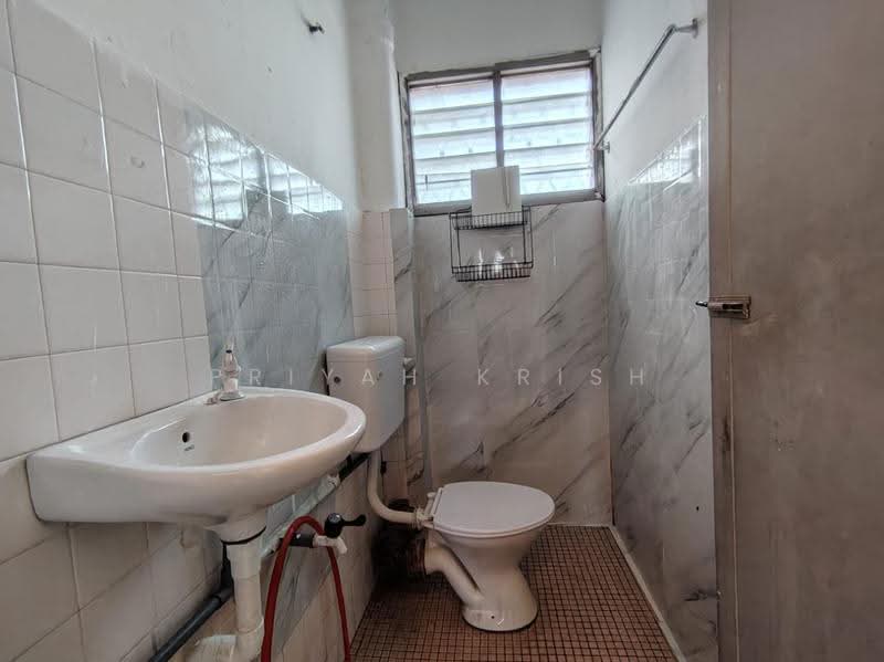 Rumah Teres 2-Tingkat untuk Dijual di Taman Sri Gombak (Gombak) - PRIYAH KRISH - Bathroom - PropertyGuru.com.my