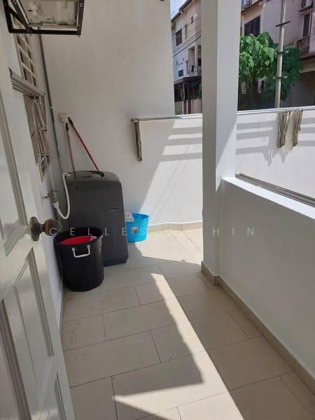 Rumah Teres 3-Tingkat untuk Disewa di Bandar Putra Permai (Seri Kembangan) - Cellest Chin - Balcony - PropertyGuru.com.my