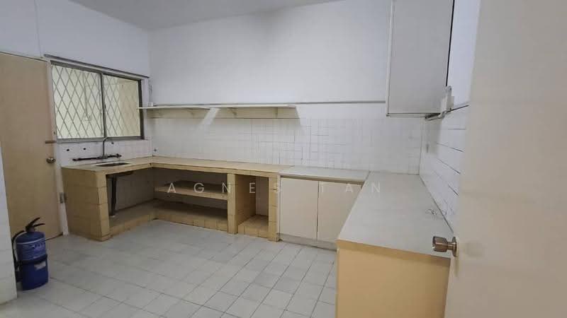 Rumah Teres 2-Tingkat untuk Disewa di Taman Desa (Kuala Lumpur) - Agnes Tan - Kitchen - PropertyGuru.com.my