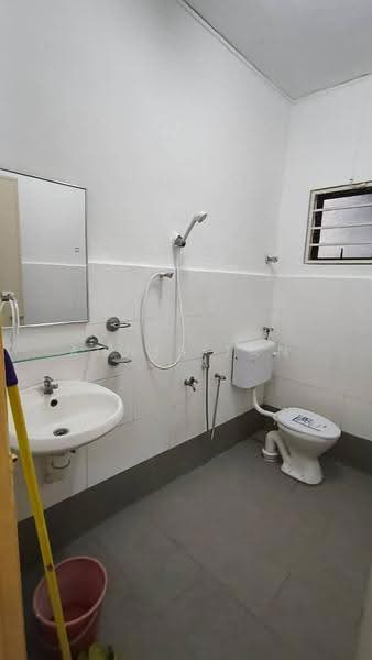 Rumah Teres 2-Tingkat untuk Disewa di Taman Desa (Kuala Lumpur) - Agnes Tan - Bathroom - PropertyGuru.com.my