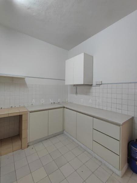 Rumah Teres 2-Tingkat untuk Disewa di Taman Desa (Kuala Lumpur) - Agnes Tan - Kitchen - PropertyGuru.com.my