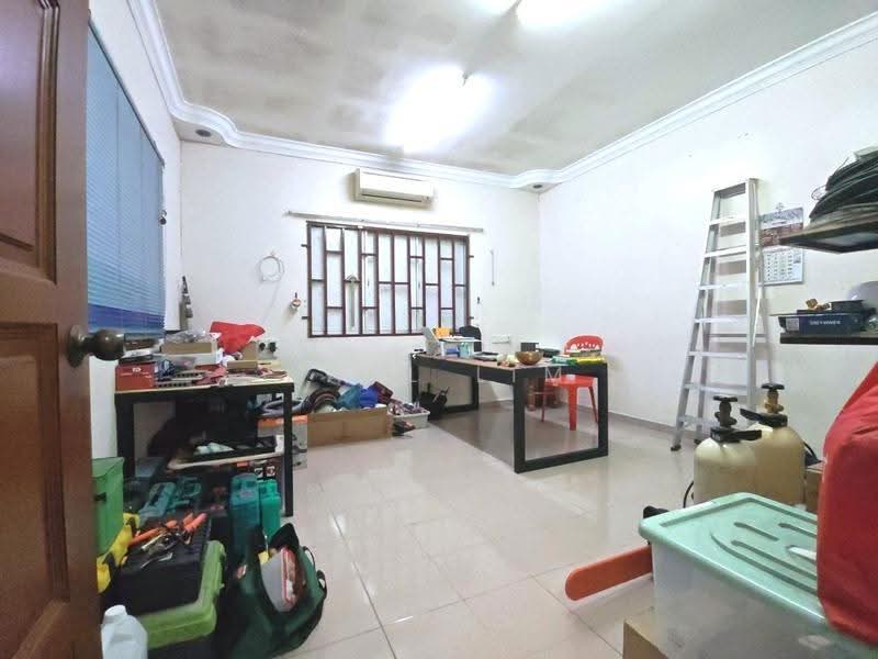 1-storey Terraced House for Sale in Taman Puteri Wangsa (Ulu Tiram) - Karl Lim - Study - PropertyGuru.com.my