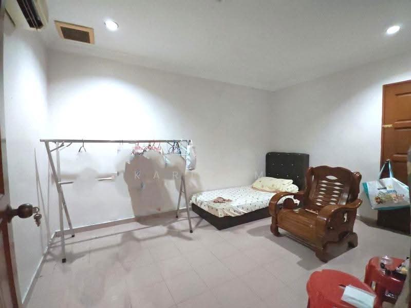 1-storey Terraced House for Sale in Taman Puteri Wangsa (Ulu Tiram) - Karl Lim - Bedroom - PropertyGuru.com.my