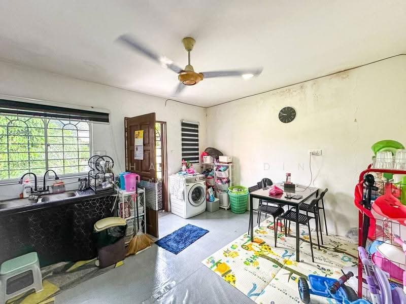 2-storey Terraced House for Sale in Taman Puchong Indah (Puchong) - Mohammad Din Majid - Kitchen - PropertyGuru.com.my