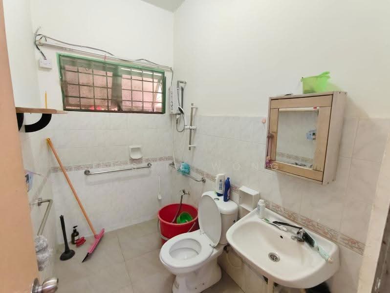 2-storey Terraced House for Sale in Bandar Country Homes (Rawang) - Jessie Wong - Bathroom - PropertyGuru.com.my