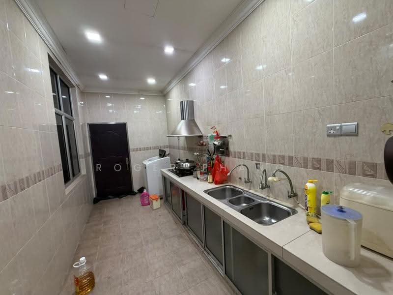 Semi-Detached House for Sale in Bukit Raja (Selangor) - Roger Phang - Kitchen - PropertyGuru.com.my