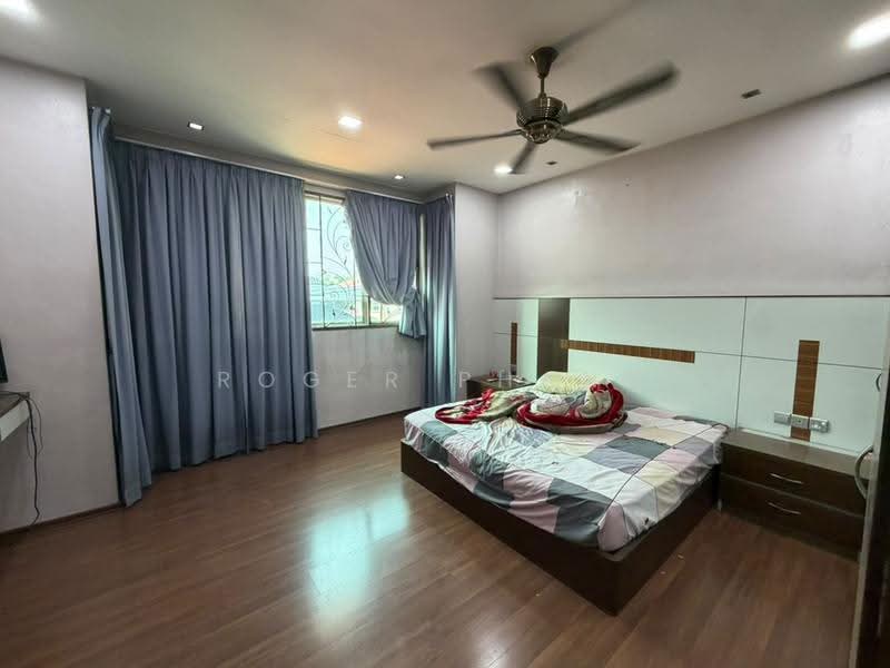 Semi-Detached House for Sale in Bukit Raja (Selangor) - Roger Phang - Bedroom - PropertyGuru.com.my
