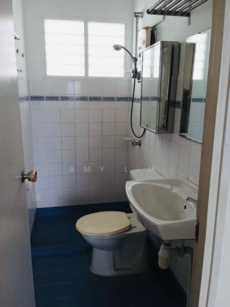 Pangsapuri untuk Dijual di Akasia Apartment - Amy Lim - Bathroom - PropertyGuru.com.my