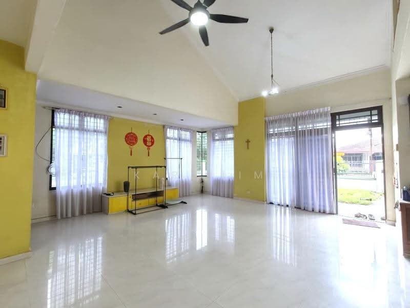 Rumah Berkembar untuk Dijual di Taman Megah Ria (Masai) - Karl Lim - Living Room - PropertyGuru.com.my