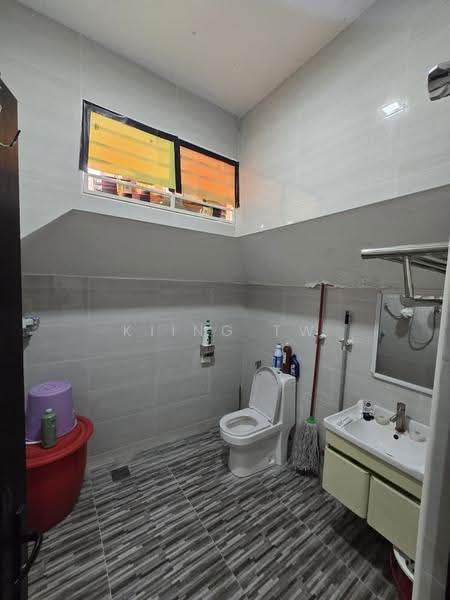 Rumah Berkembar untuk Dijual di Taman Megah Kepong (Kepong) - Kiing TW - Bathroom - PropertyGuru.com.my