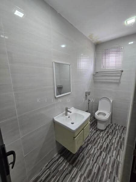 Rumah Berkembar untuk Dijual di Taman Megah Kepong (Kepong) - Kiing TW - Bathroom - PropertyGuru.com.my