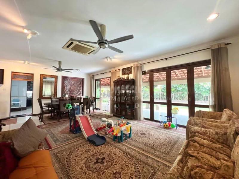 Rumah Berkembar untuk Dijual di Taman TTDI Jaya (Shah Alam) - Mohammad Din Majid - Living Room - PropertyGuru.com.my
