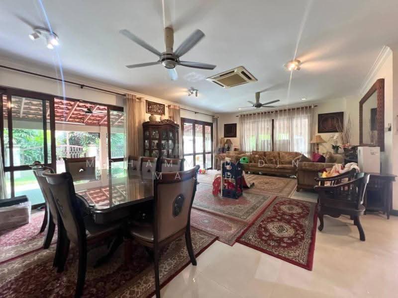 Rumah Berkembar untuk Dijual di Taman TTDI Jaya (Shah Alam) - Mohammad Din Majid - Living Room - PropertyGuru.com.my